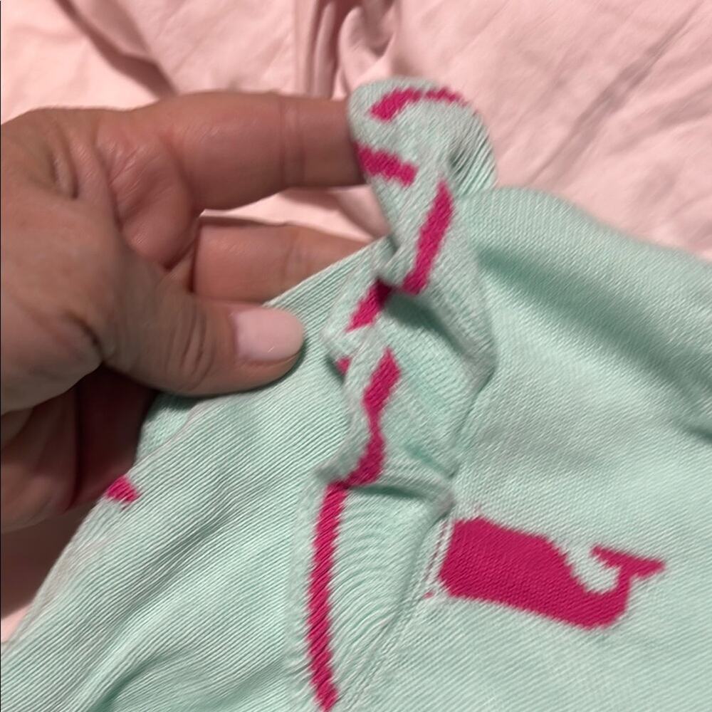 Vineyard Vines S 7/8 Green Crew Neck Sweater with Pink Whale Pattern nwot - Picture 3 of 4